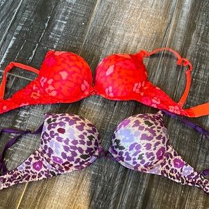 Victoria Secret Miraculous Bra 32B (2 pieces) excellent condition like new